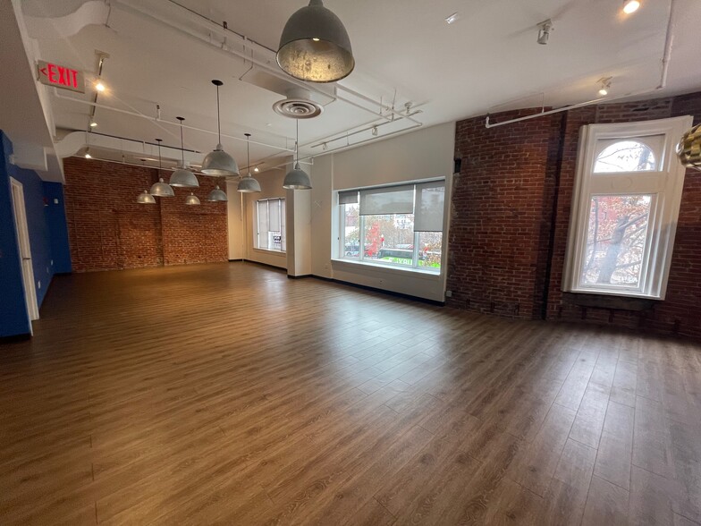 1611-1617 Connecticut Ave NW, Washington, DC for lease - Interior Photo - Image 3 of 20