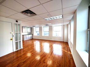 315 Fifth Ave, New York, NY for lease Interior Photo- Image 2 of 6