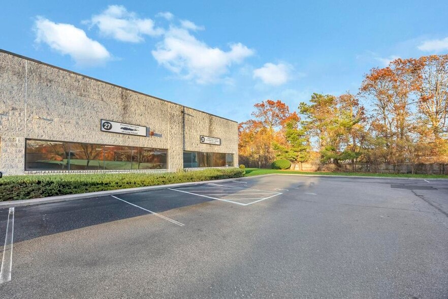 2231 Fifth Ave, Ronkonkoma, NY for sale - Building Photo - Image 2 of 34