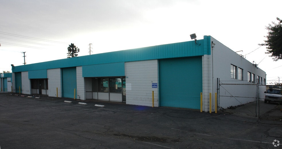 737-741 E 223rd St, Carson, CA for sale - Primary Photo - Image 1 of 4