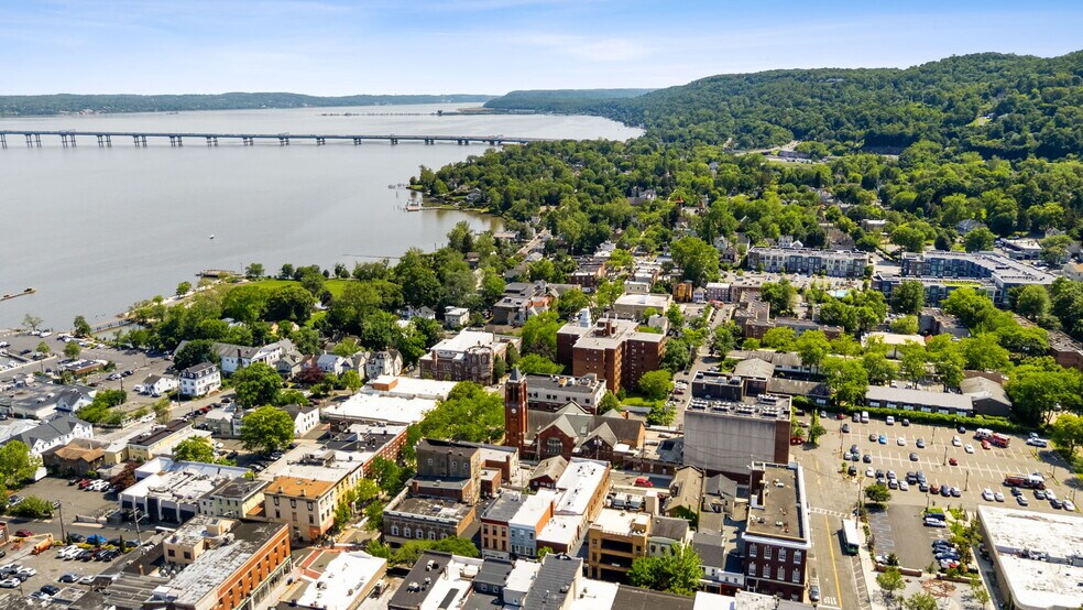 85 Main St, Nyack, NY à vendre - Photo du bâtiment - Image 3 de 44