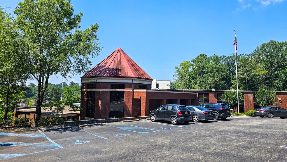 900 Montclair Rd, Birmingham, AL for sale - Building Photo - Image 2 of 9