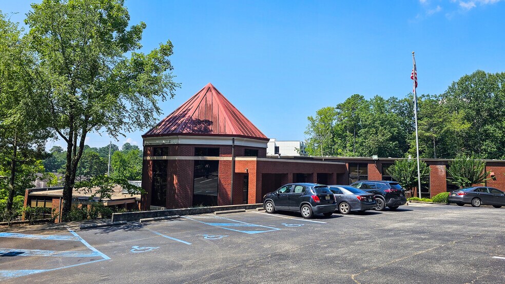900 Montclair Rd, Birmingham, AL à vendre - Photo du bâtiment - Image 2 de 9