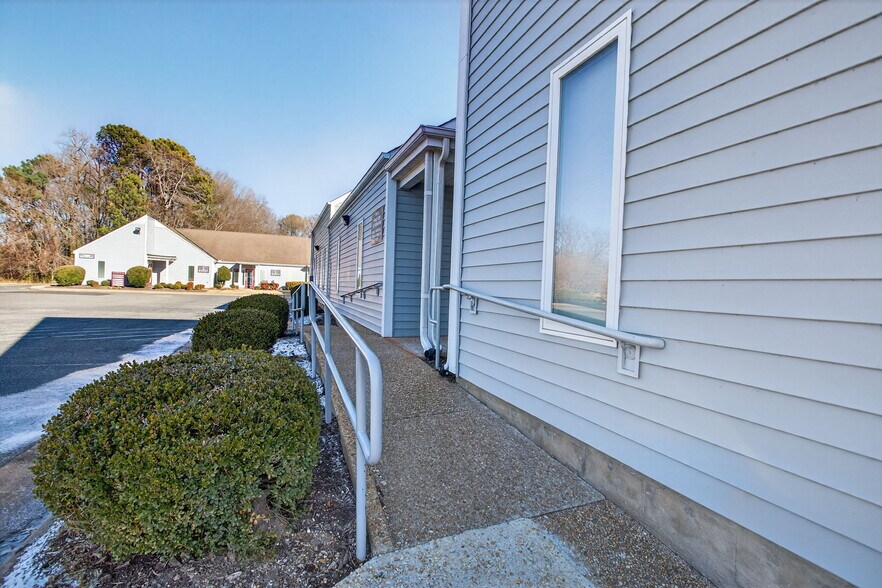 2216 Executive Dr, Hampton, VA à vendre - Photo du bâtiment - Image 2 de 19