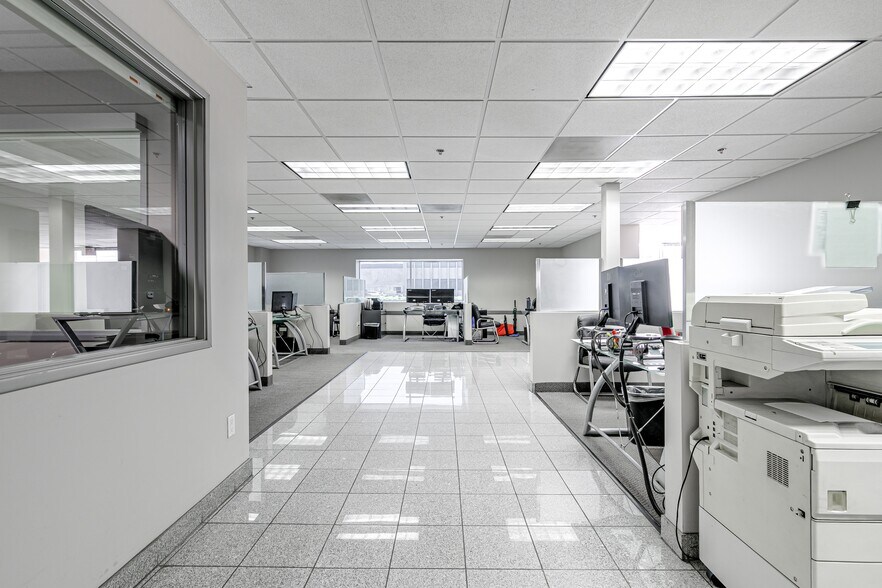 1621 E Orangethorpe Ave, Fullerton, CA à vendre - Photo du bâtiment - Image 2 de 20