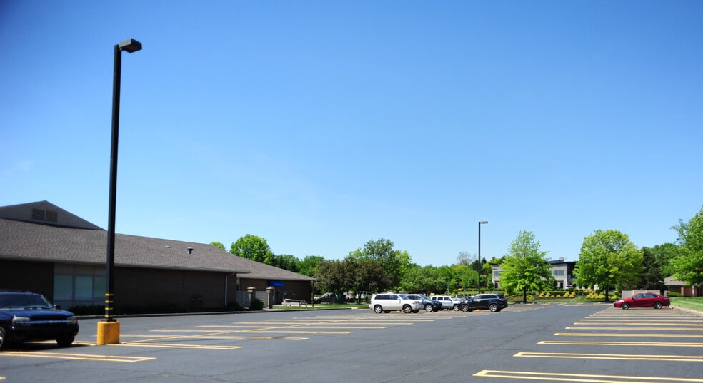 178 W Schrock Rd, Westerville, OH for sale - Building Photo - Image 2 of 15