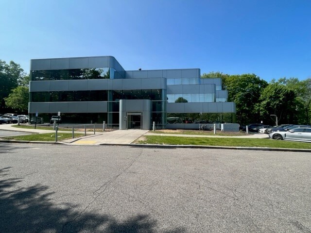 118 N Bedford Rd, Mount Kisco, NY à louer - Photo du bâtiment - Image 1 de 8