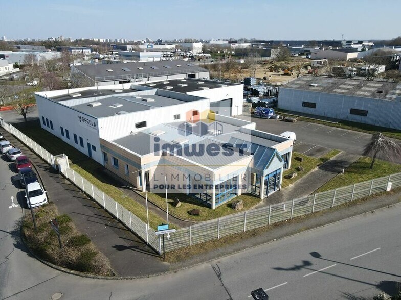 Industriel dans Saint-Jacques-de-la-Lande à louer - Photo du bâtiment - Image 3 de 4