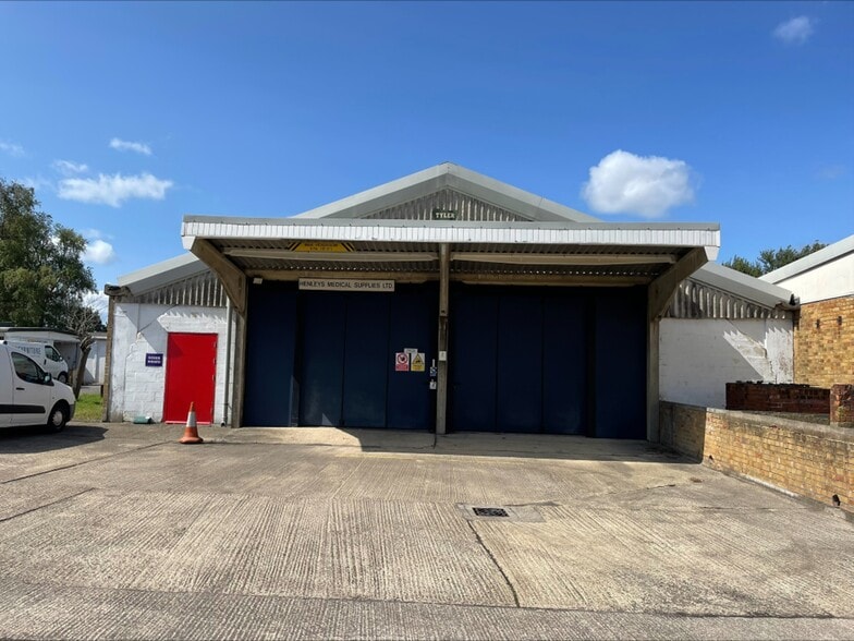 1 Headquarters Rd, Westbury for lease - Building Photo - Image 3 of 6