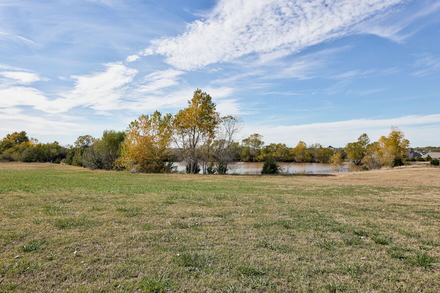 301 W Tecumseh Rd, Norman, OK à vendre - Photo du bâtiment - Image 2 de 14