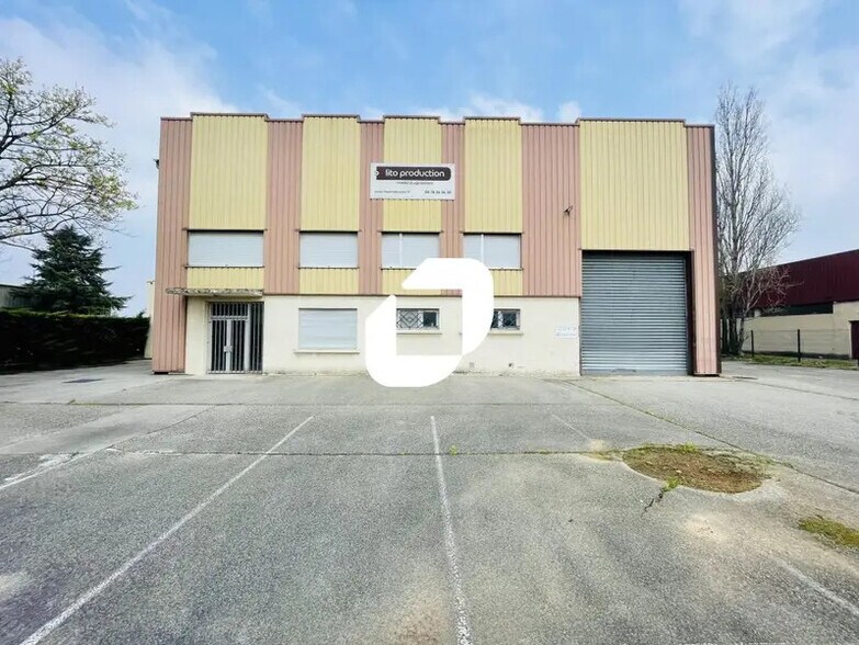Flex dans Chassieu à louer - Photo du bâtiment - Image 2 de 10