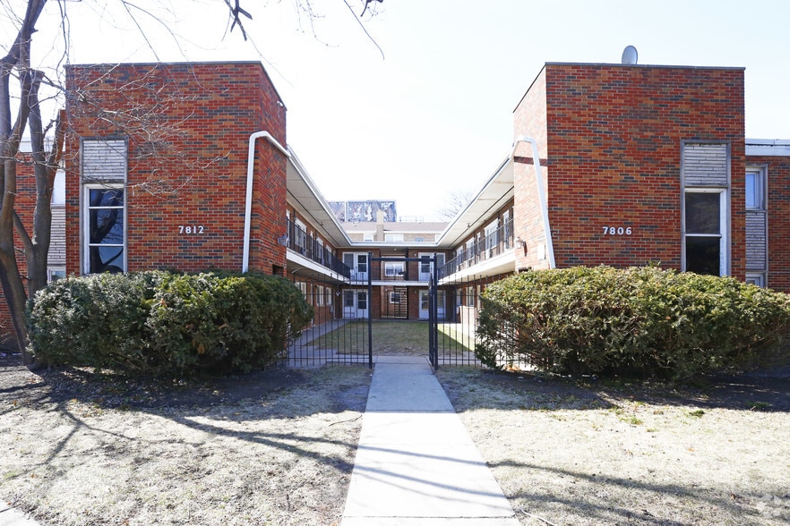 7812 S Troy St, Chicago, IL for sale - Building Photo - Image 3 of 8