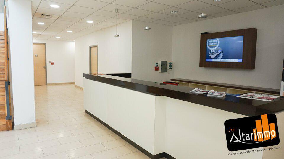 Bureau dans Chartres à louer - Hall d’entrée - Image 2 de 7