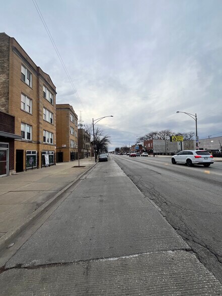 4203 W Fullerton Ave, Chicago, IL à vendre - Photo du bâtiment - Image 3 de 26
