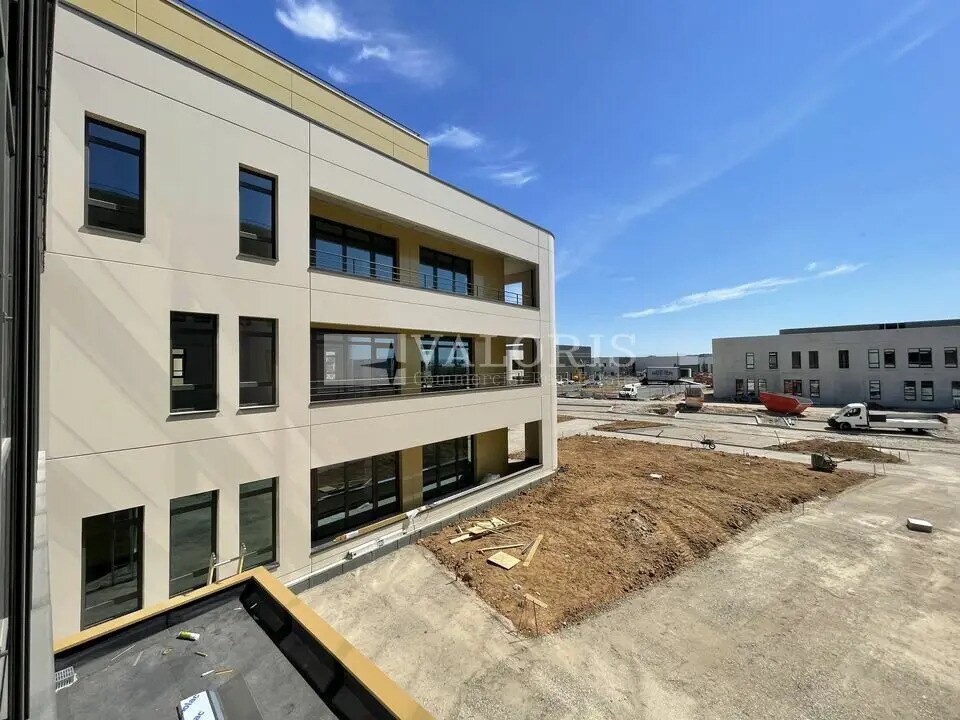 Office in Genas for lease Building Photo- Image 1 of 17