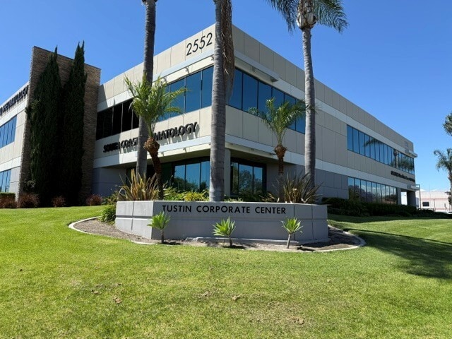 2552 Walnut Ave, Tustin, CA à louer Photo intérieure- Image 1 de 16