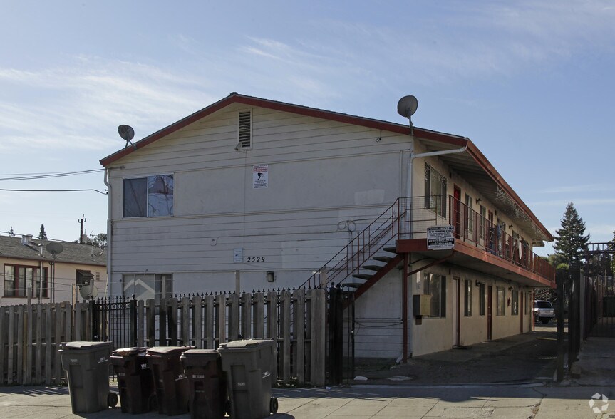 2529 E 27th St, Oakland, CA à vendre - Photo principale - Image 1 de 24