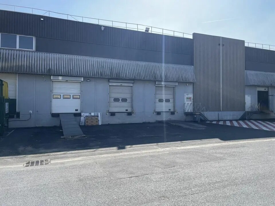 Industriel dans Stains à louer Photo du bâtiment- Image 1 de 9