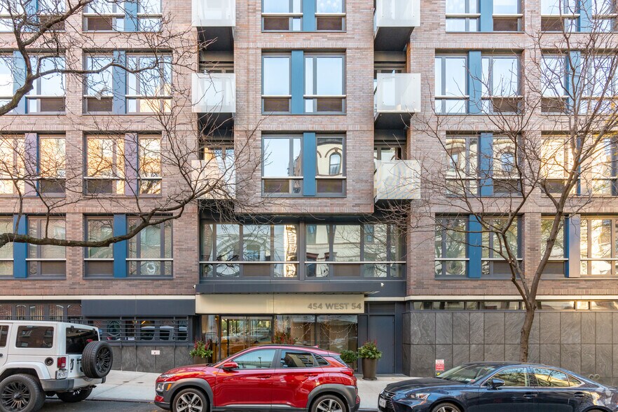 452 W 45th St, New York, NY à louer - Photo du bâtiment - Image 2 de 6