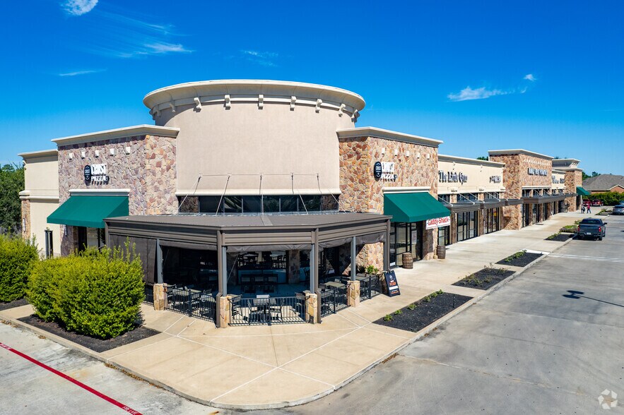 8714 Spring Cypress Rd, Spring, TX à vendre - Photo du bâtiment - Image 1 de 1