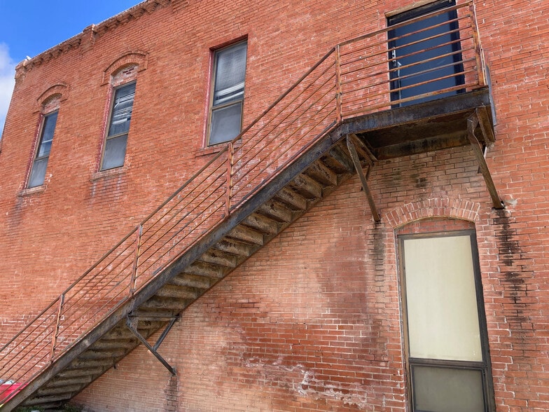 113 E Wm J Bryan Pky, Bryan, TX for lease - Building Photo - Image 2 of 9