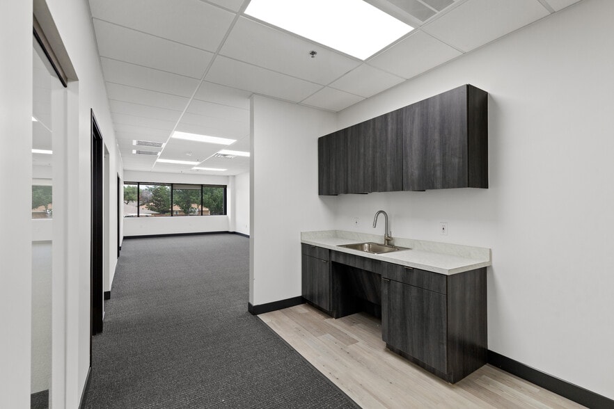 1001 Cross Timbers Rd, Flower Mound, TX for lease - Interior Photo - Image 2 of 21