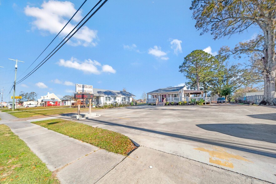 220 Rees St, Breaux Bridge, LA à vendre - Photo du bâtiment - Image 2 de 17