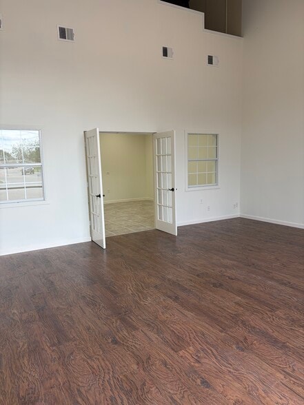 5612 Highland Ave, Haltom City, TX à louer - Photo du bâtiment - Image 3 de 13