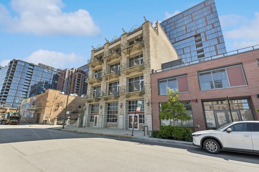 West Loop Redevelopment portfolio of 2 properties for sale on LoopNet.ca - Building Photo - Image 3 of 10