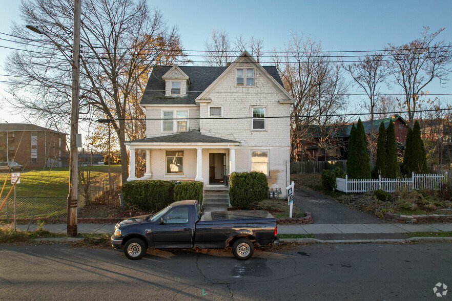 5 Way St, Binghamton, NY à vendre - Photo du bâtiment - Image 1 de 1