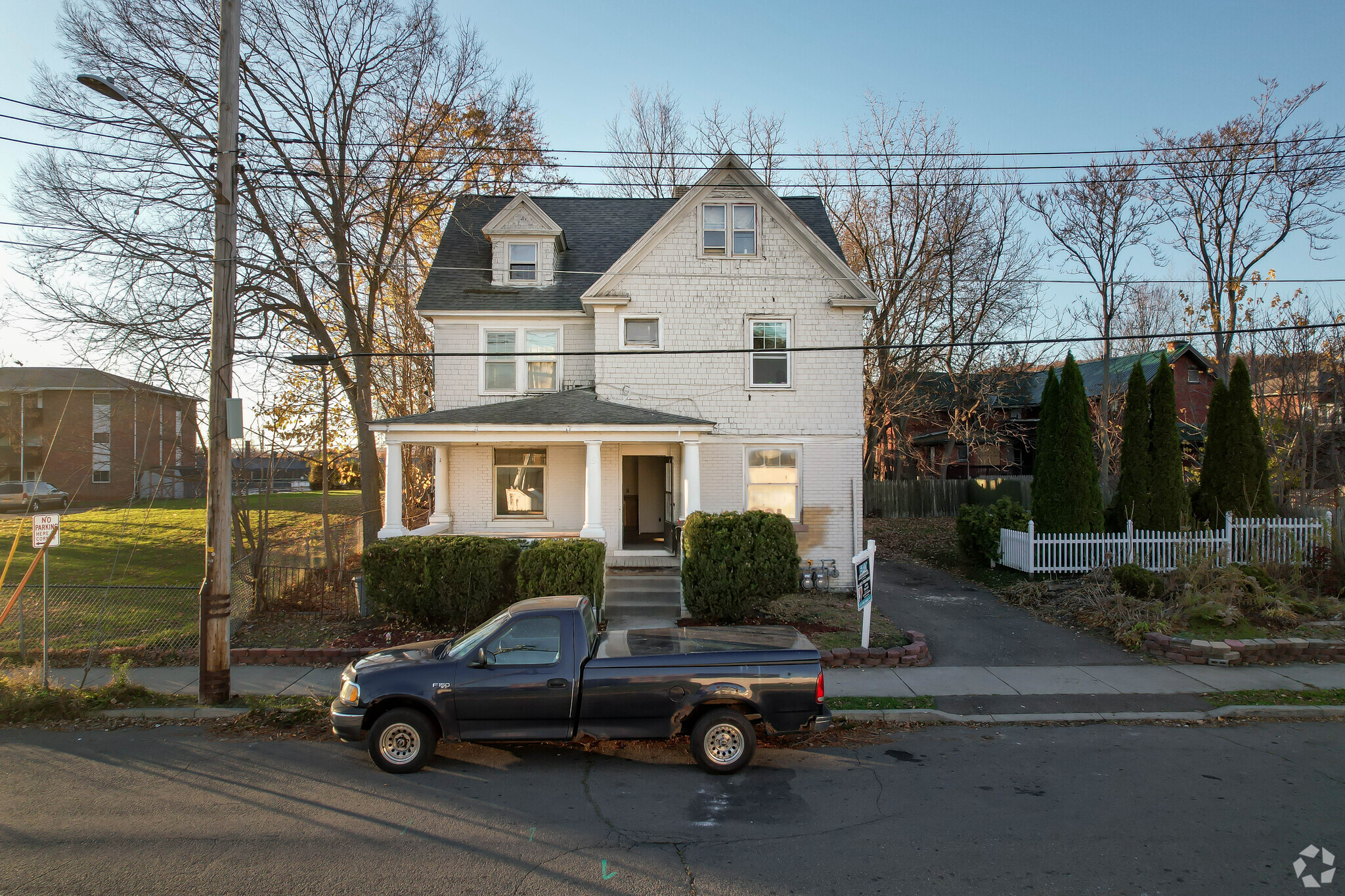 5 Way St, Binghamton, NY à vendre Photo du bâtiment- Image 1 de 1