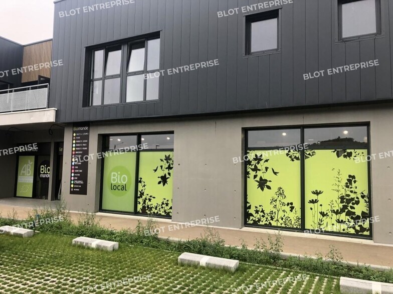 Retail in Landerneau for lease - Building Photo - Image 3 of 11