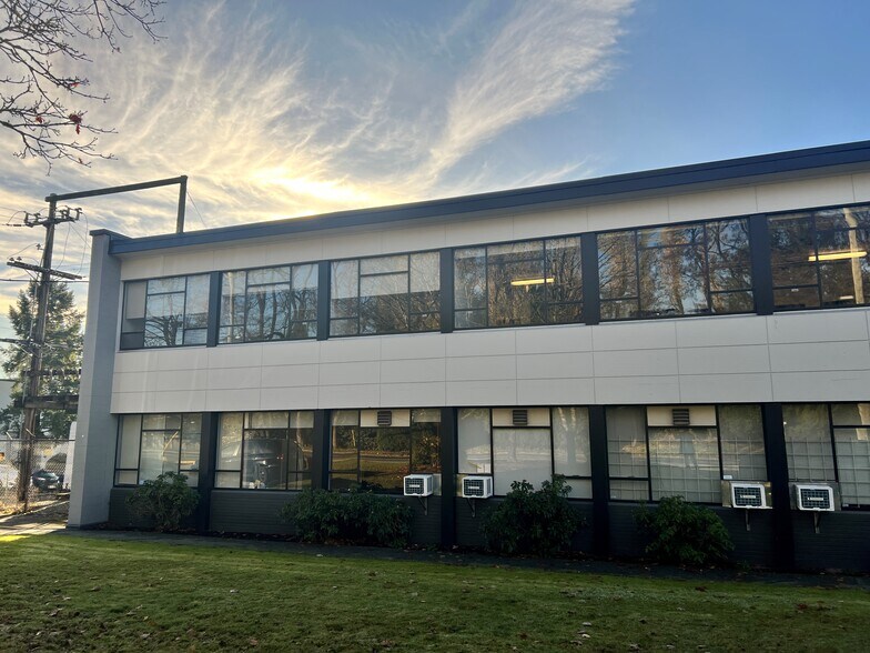 7342 Winston St, Burnaby, BC for lease - Building Photo - Image 3 of 6