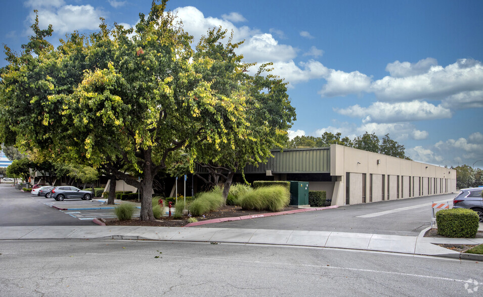 3301-3371 Olcott St, Santa Clara, CA for lease - Building Photo - Image 1 of 7