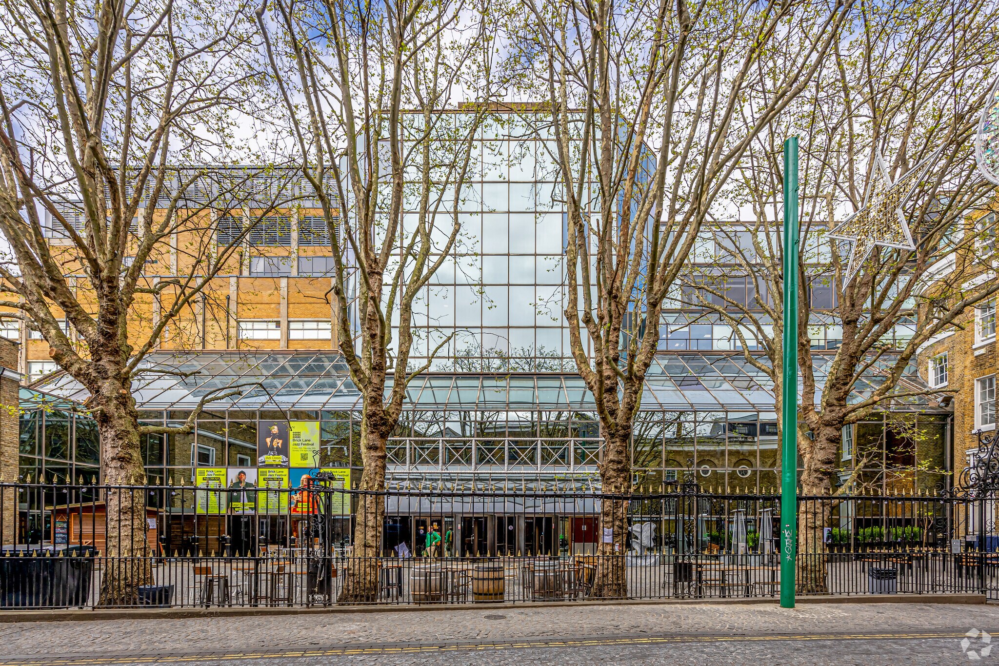 91 Brick Ln, Londres à louer Photo principale- Image 1 de 8