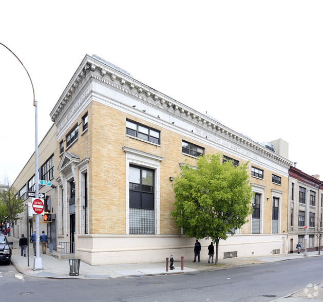 522 Courtlandt Ave, Bronx, NY for lease - Primary Photo - Image 1 of 4