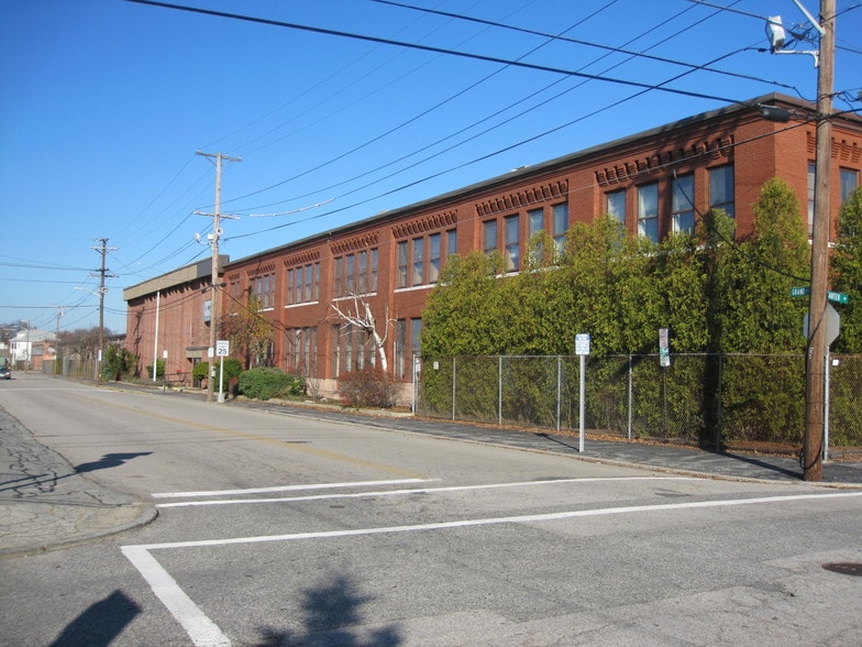95 Grand Ave, Pawtucket, RI for lease - Building Photo - Image 1 of 29