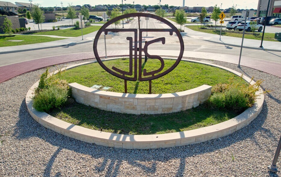 517 Justin Ln, Justin, TX à vendre - Photo du bâtiment - Image 1 de 10