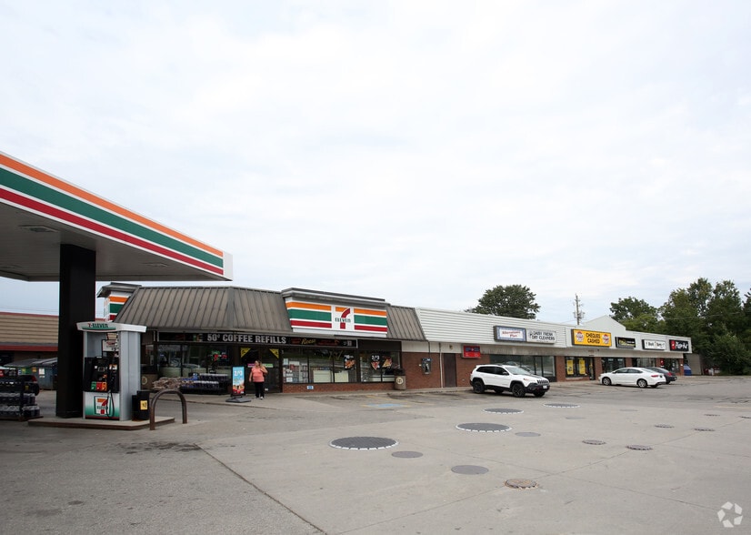 3-11 Huron St, Woodstock, ON à louer - Photo principale - Image 1 de 4