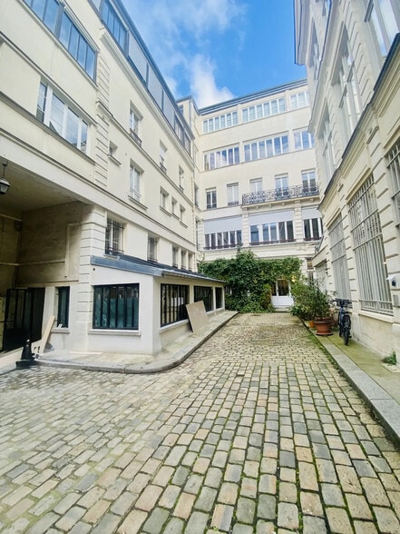 10 Cite D'Angouleme, Paris for lease - Building Photo - Image 2 of 9