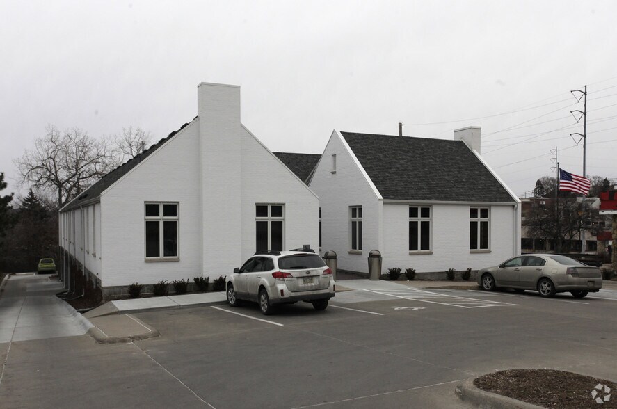 1005 S 76th Ave, Omaha, NE for lease - Primary Photo - Image 1 of 53