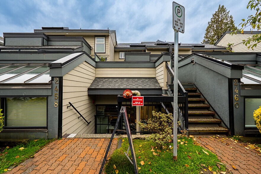 2458 Haywood Av, West Vancouver, BC à vendre - Photo du bâtiment - Image 2 de 33