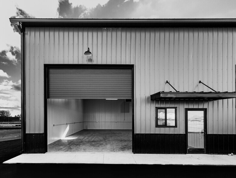 71 N Kings Chapel Dr, Troy, OH for lease - Building Photo - Image 2 of 15