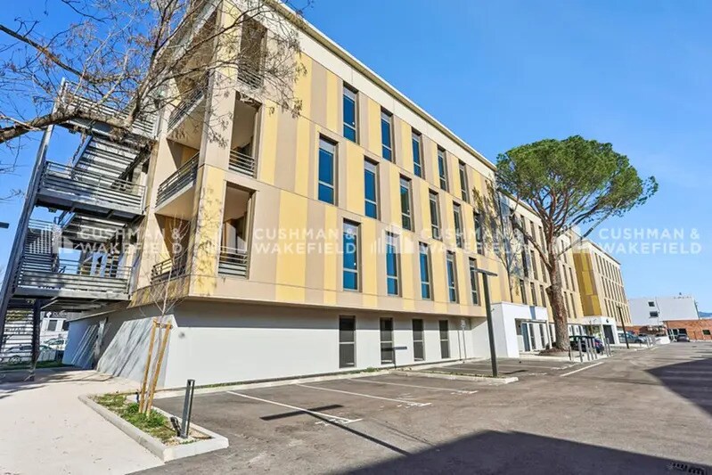 520 Rue Frédéric Joliot Curie, Aix-en-Provence à louer Photo du bâtiment- Image 1 de 11