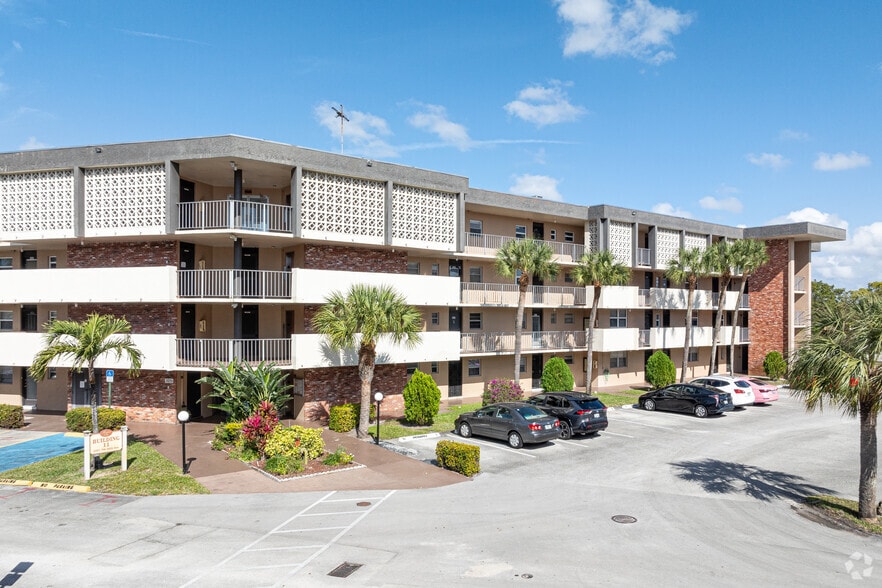 3051 NW 48th Ave, Lauderdale Lakes, FL à vendre - Photo du bâtiment - Image 2 de 5