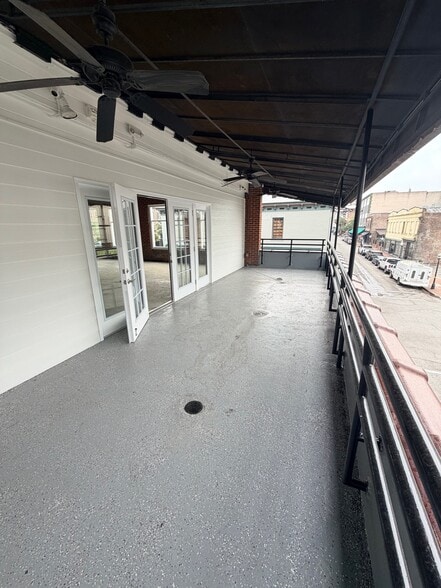 309-315 W Saint Julian St, Savannah, GA à louer - Photo du bâtiment - Image 3 de 5