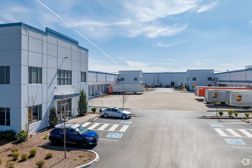 6534 20th St E, Fife, WA à louer - Photo du bâtiment - Image 3 de 8