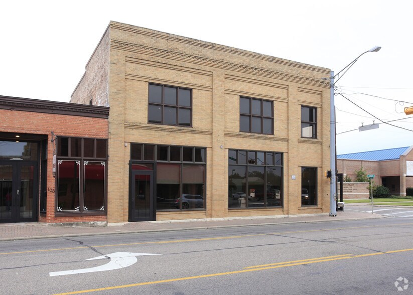 102 N Gordon St, Alvin, TX à louer - Photo du bâtiment - Image 2 de 5