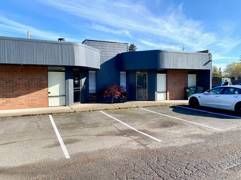 334 SE 5th Ave, Hillsboro, OR à louer - Photo du bâtiment - Image 2 de 6