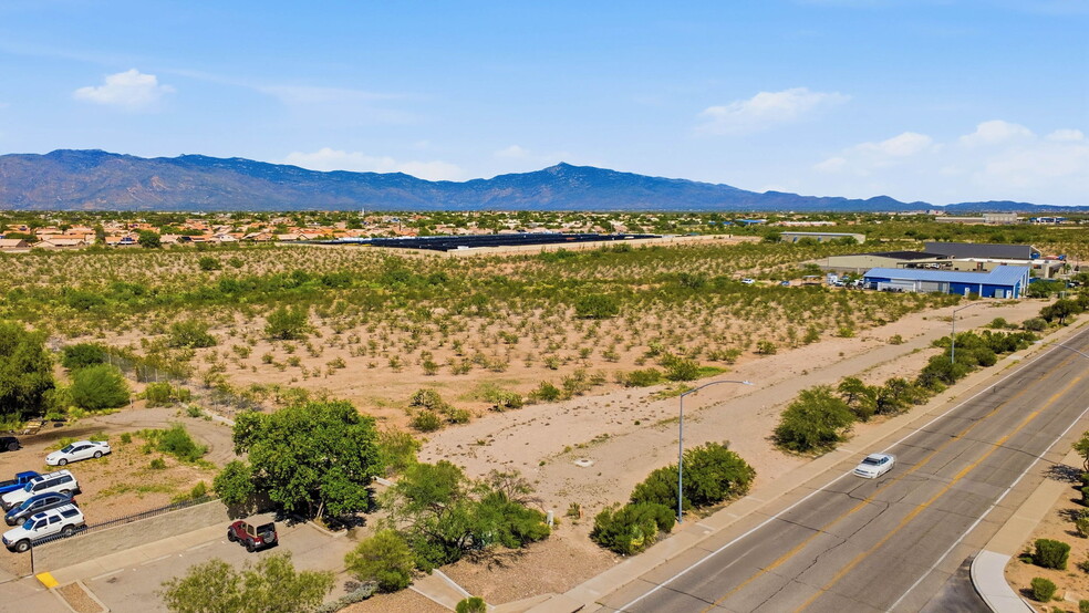 9437 E Old Vail Rd, Tucson, AZ à vendre - Photo du bâtiment - Image 3 de 14
